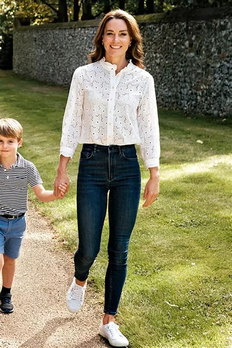 kate middleton white sneakers.